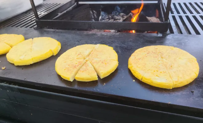 JAMBON PAIN TOMATE , TORTILLAS,PADRONS...ÇA SENT BON LES VACANCES🌴 ⛱ 😎💕, Albi, BRASERO BARBUCK TRAITEUR