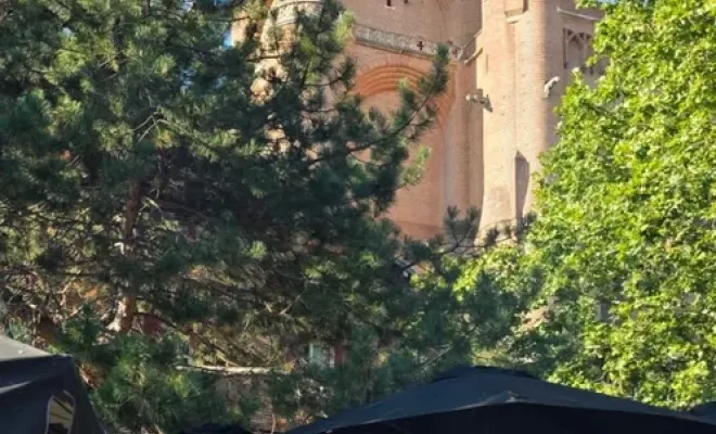 Encore une magnifique prestation de BRASÉRO BARBUCK au pied de la cathédrale à Albi, Albi, BRASERO BARBUCK TRAITEUR